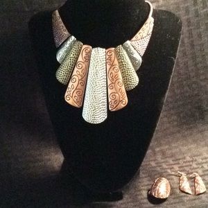 REDUCED !! Paparazzi Jewelry 3 Piece Set